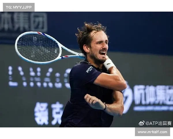 梅德韦杰夫等球员谈高温挑战,呼吁关注比赛条件 梅德韦杰夫等球员谈高温挑战,呼吁关注比赛条件