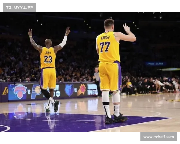 湖人主场迎战黄蜂，詹姆斯与东契奇双核率队争取连胜