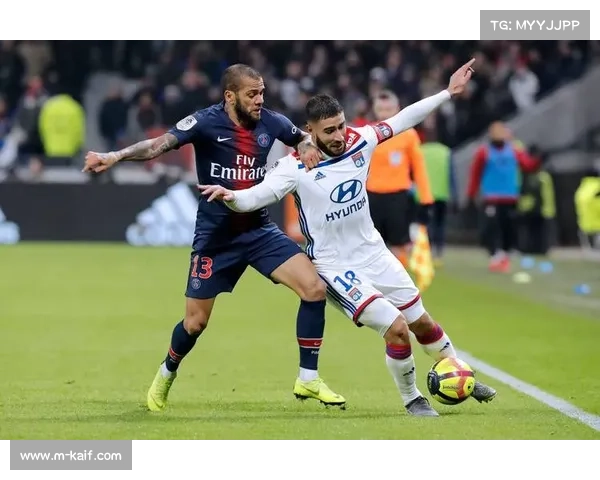 欧联杯淘汰赛主场场馆准备，球迷入场安检升级